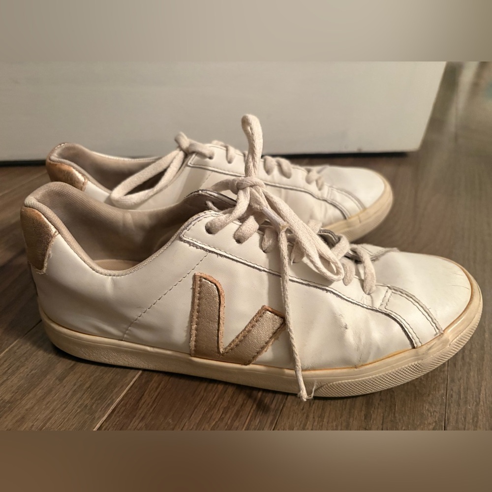 women’s vejas size 9
